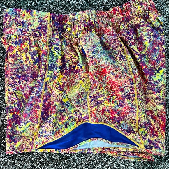 Lulu lemon , size 6, Seawheeze Vancouver hotty hot lined run shorts - Picture 2 of 4